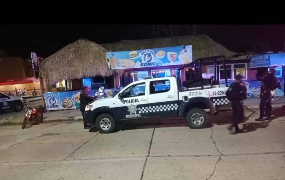 Extorsionadores someten a cachazos a encargado de bar en Coatzacoalcos