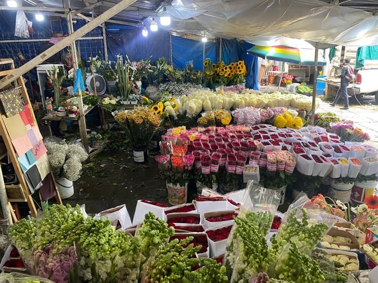 Por festejo de graduaciones, florerías en Veracruz ven repunte de ventas