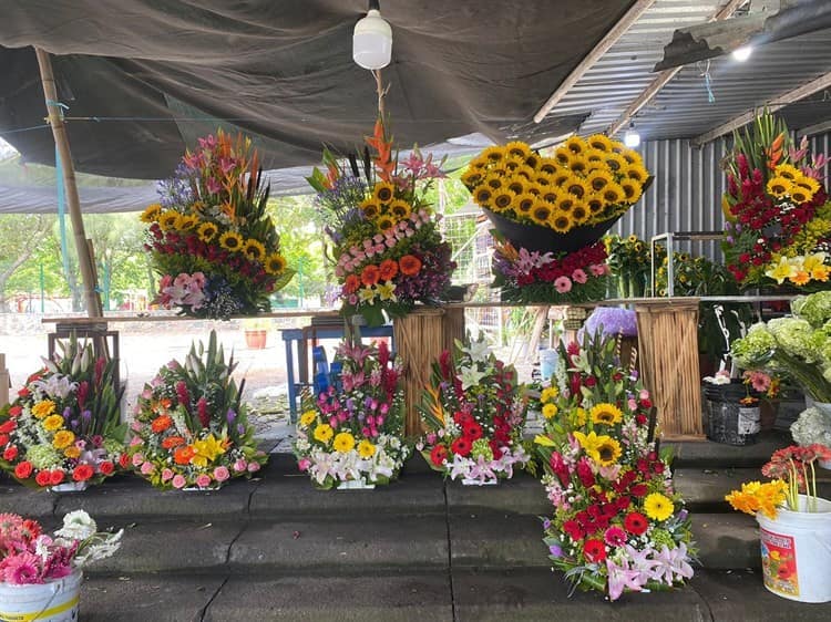 Por festejo de graduaciones, florerías en Veracruz ven repunte de ventas