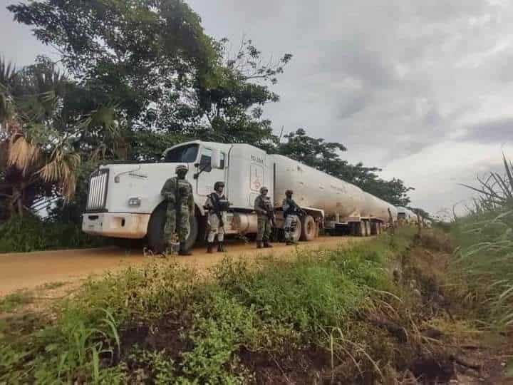 Aseguran 7 pipas con gas LP robado en Chacaltianguis