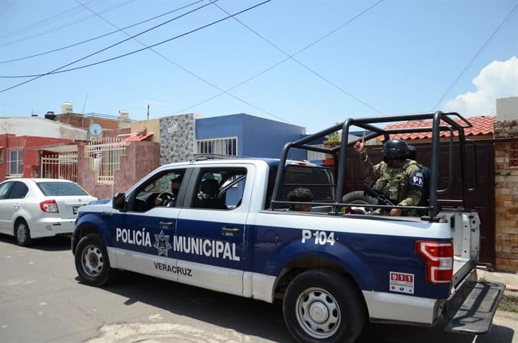 Vecinos capturan a presunto ladrón que estaba escondido en una vivienda en el Coyol