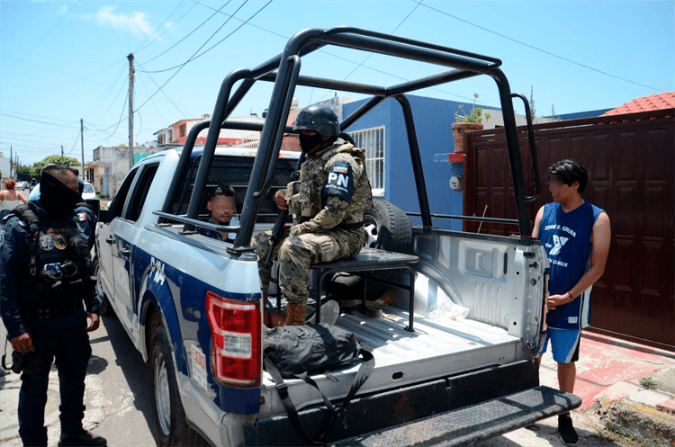 Vecinos capturan a presunto ladrón que estaba escondido en una vivienda en el Coyol