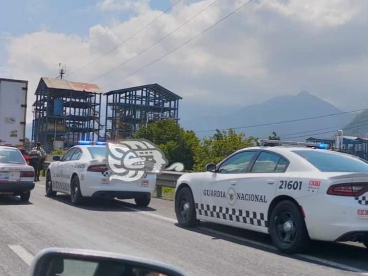 Desprendimiento de caja de tráiler provoca cierre parcial de circulación en Orizaba