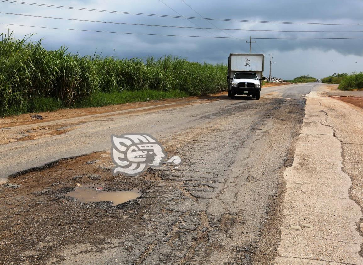 Darán mantenimiento a la carretera Antigua a Minatitlán 