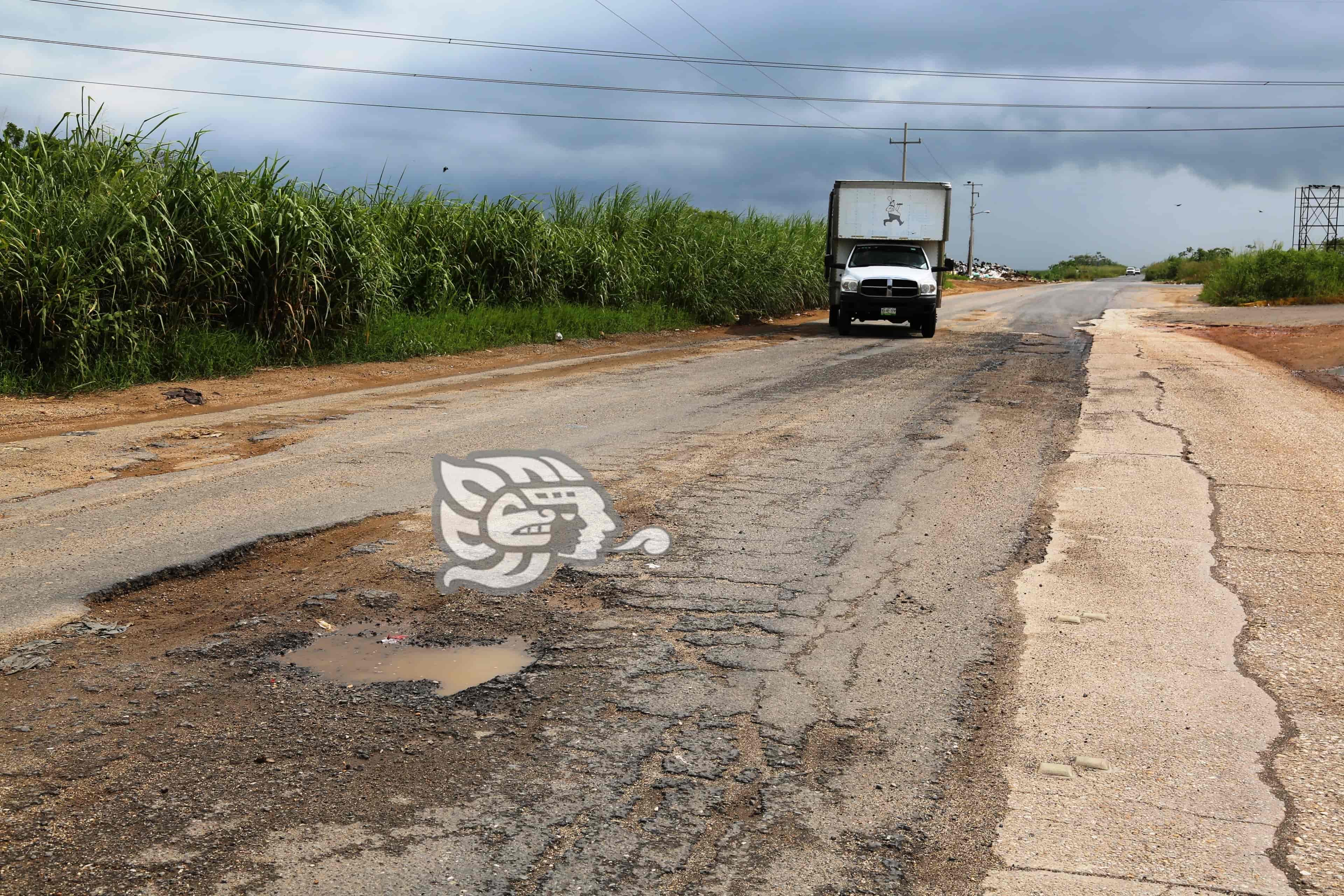 Darán mantenimiento a la carretera Antigua a Minatitlán 