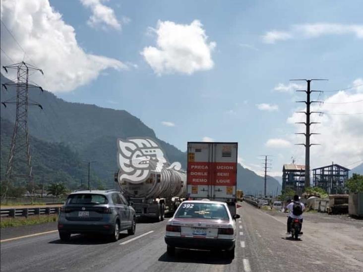 Desprendimiento de caja de tráiler provoca cierre parcial de circulación en Orizaba