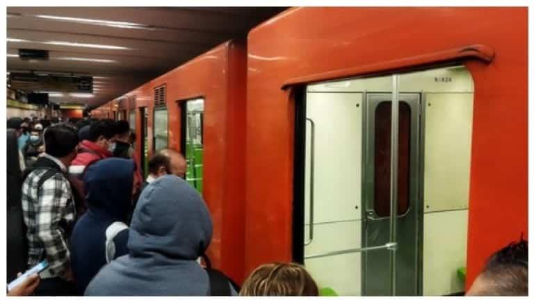 Muere persona que se arrojó a las vías del metro en la CDMX