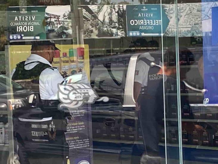 Sorpresivamente, muere hombre al interior de tienda automotriz en Orizaba