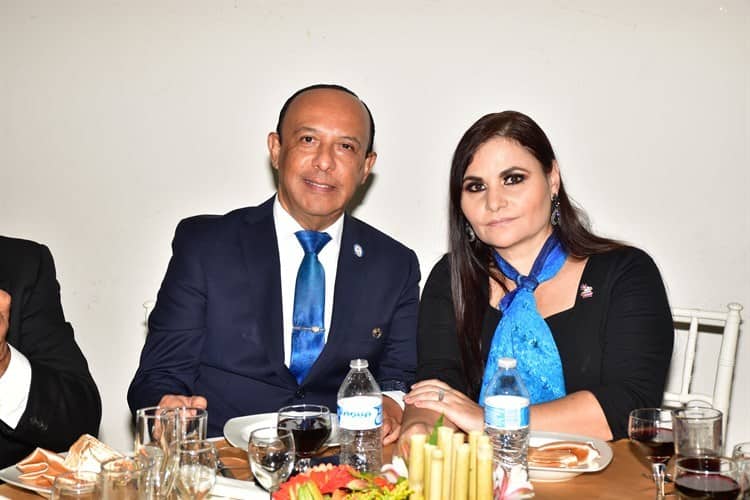 Rosa Arely Ortiz de Pita primera presidenta mujer  del Club Rotario Veracruz