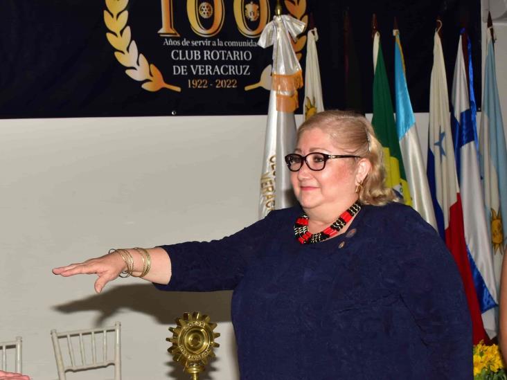 Rosa Arely Ortiz de Pita primera presidenta mujer  del Club Rotario Veracruz