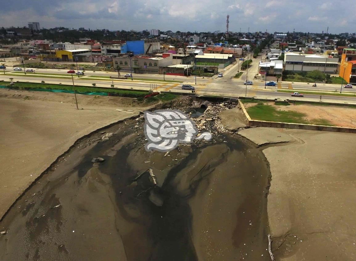 ¡Ni con escombros! persisten descargas al mar en Coatzacoalcos