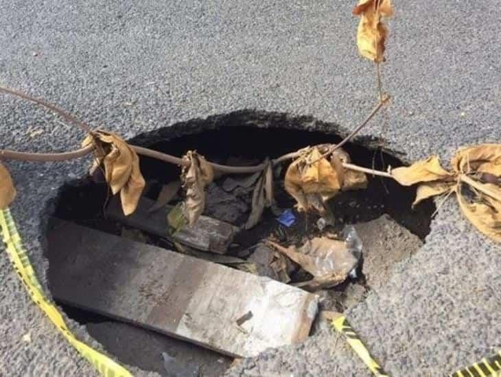 Se formó un mega bache en calles del fraccionamiento Floresta en Veracruz