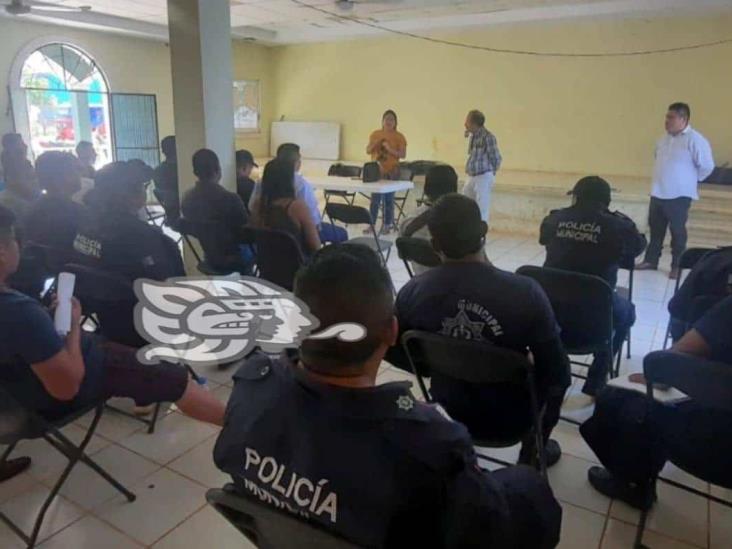 Capacitan a policías de Soteapan sobre derechos humanos