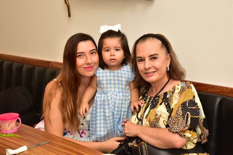 Karla Morfín de Ruz disfruta en su baby shower por la llegada de su próximo heredero