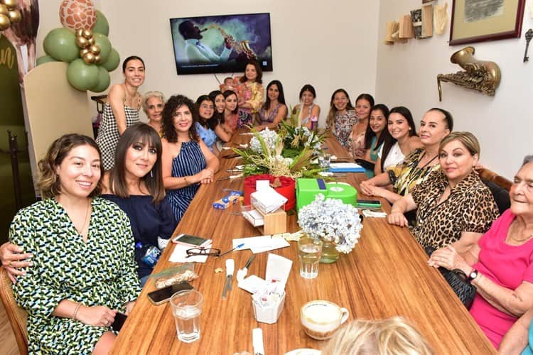 Karla Morfín de Ruz disfruta en su baby shower por la llegada de su próximo heredero