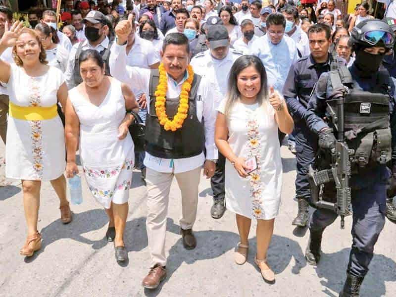 Alcalde suplente de Xoxocotla, Morelos, rinde protesta con chaleco antibalas