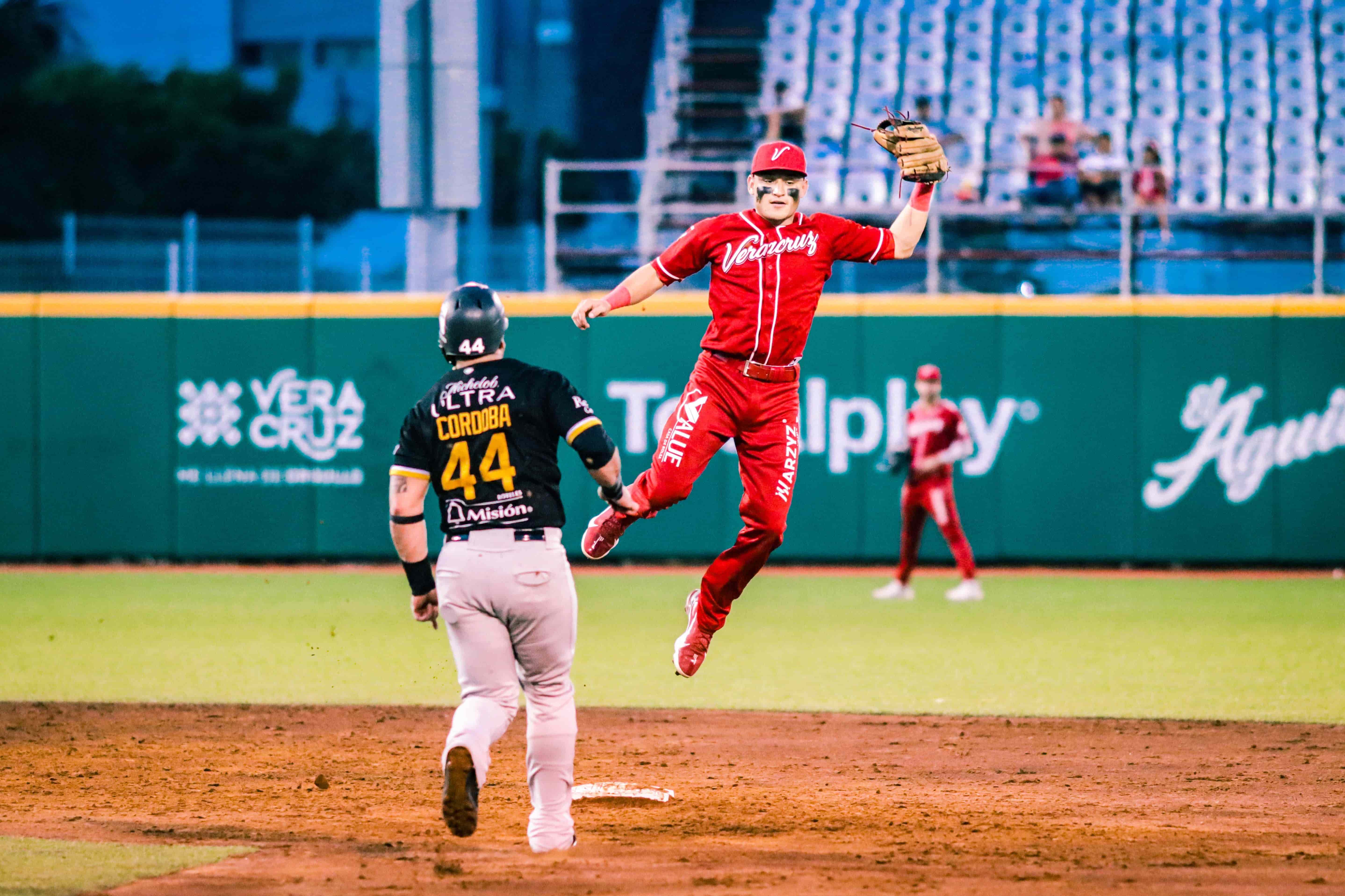 El Águila de Veracruz gana 5-2 a Rieleros de Aguascalientes en el Beto Ávila