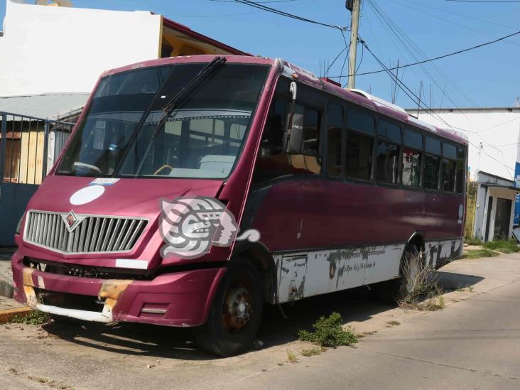 Se quejan vecinos de la Benito Juárez Norte de autos maceta