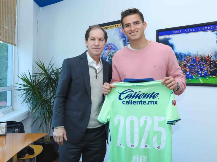 ¡Hasta 2025! Cruz Azul renueva al veracruzano Sebastián Jurado