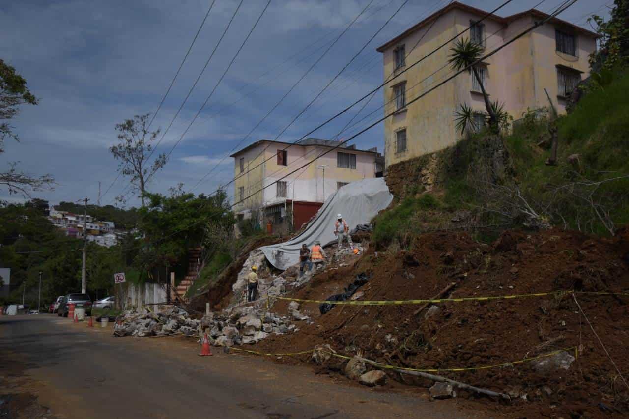 Ante riesgo, reubicarían a damnificados en edificios de Unidad Nuevo Xalapa