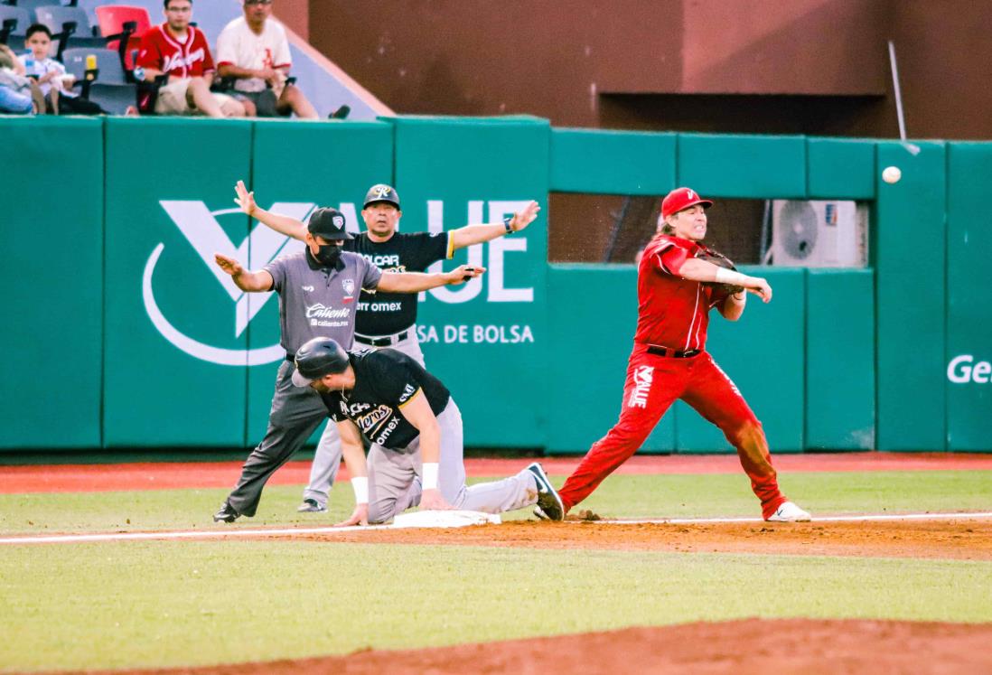 El Águila de Veracruz pierde 2 a 11 ante Rieleros de Aguascalientes en el Beto Ávila