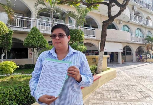 (+Video) Exencargada de panteones desmiente a alcaldesa de Nanchital