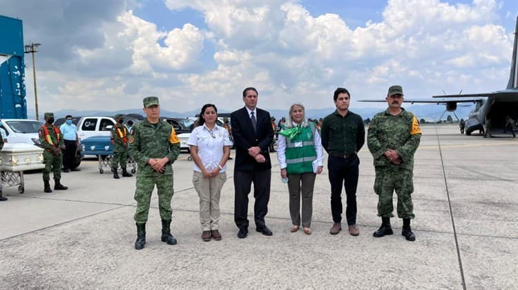 Llegan a México los cuerpos de ocho migrantes mexicanos muertos en tráiler de Texas