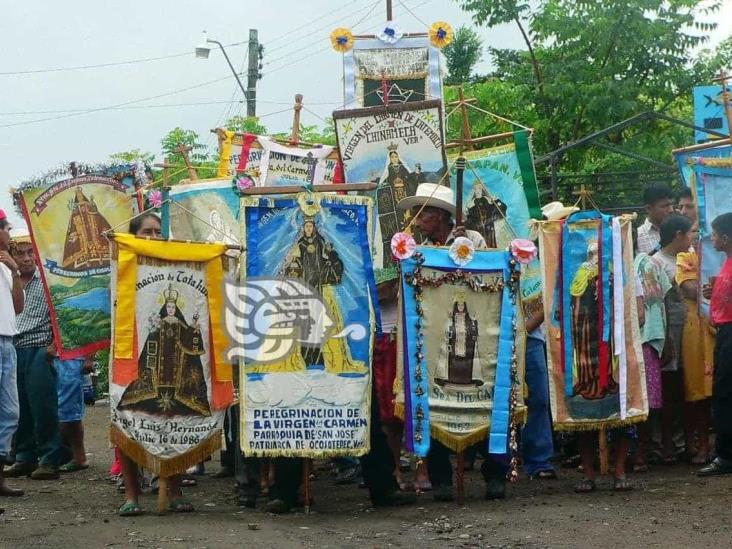 Peregrinos de la sierra inician recorrido para llegar a Catemaco