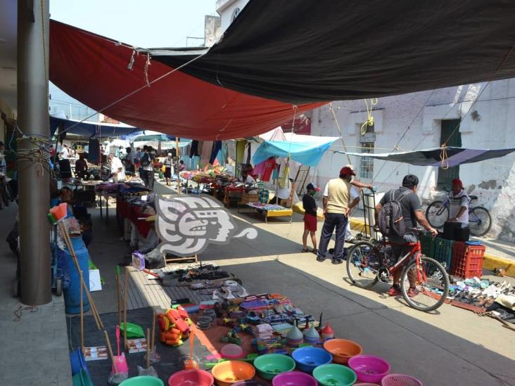 Por productos mal pesados, interviene Comercio y Turismo en tianguis de Río Blanco
