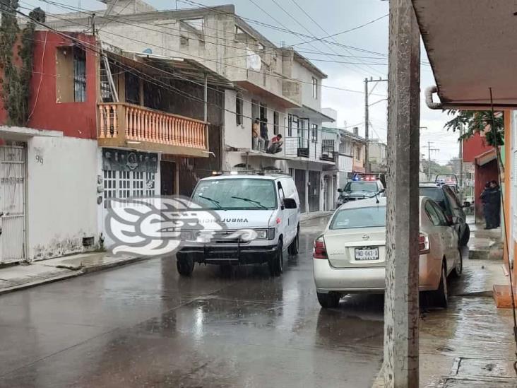 Albañil resulta lesionado tras recibir descarga eléctrica en Xalapa