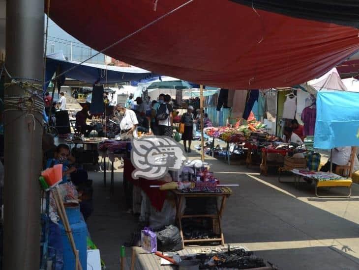 Por productos mal pesados, interviene Comercio y Turismo en tianguis de Río Blanco