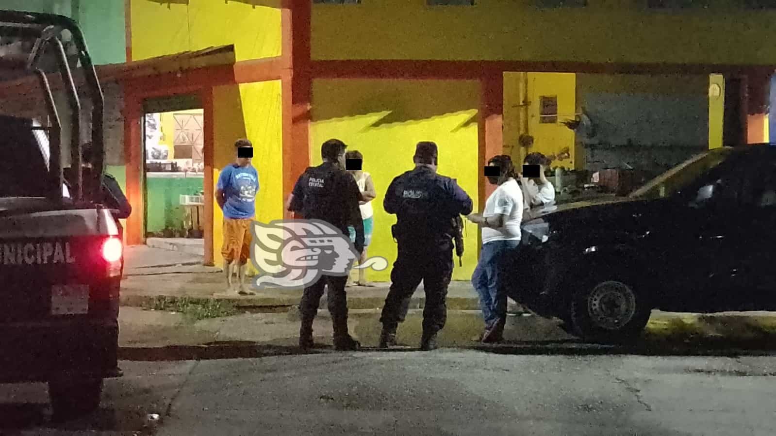 Conato de incendio en frutería, moviliza a corporaciones en Agua Dulce