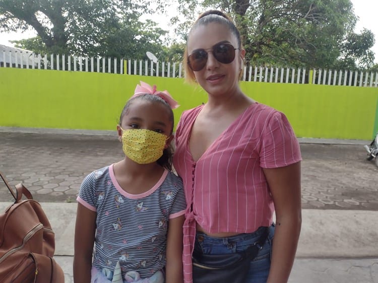 Los niños también tienen derecho a la salud: madres tras vacunación en Medellín