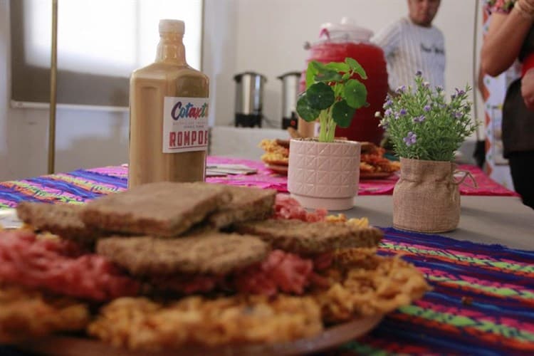 Exponen gastronomía, cultura y tradiciones de Cotaxtla en la Canaco Veracruz