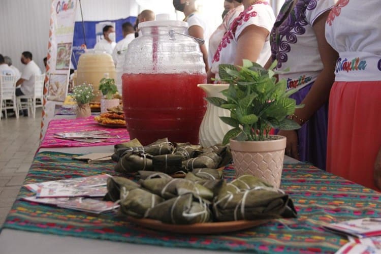 Exponen gastronomía, cultura y tradiciones de Cotaxtla en la Canaco Veracruz