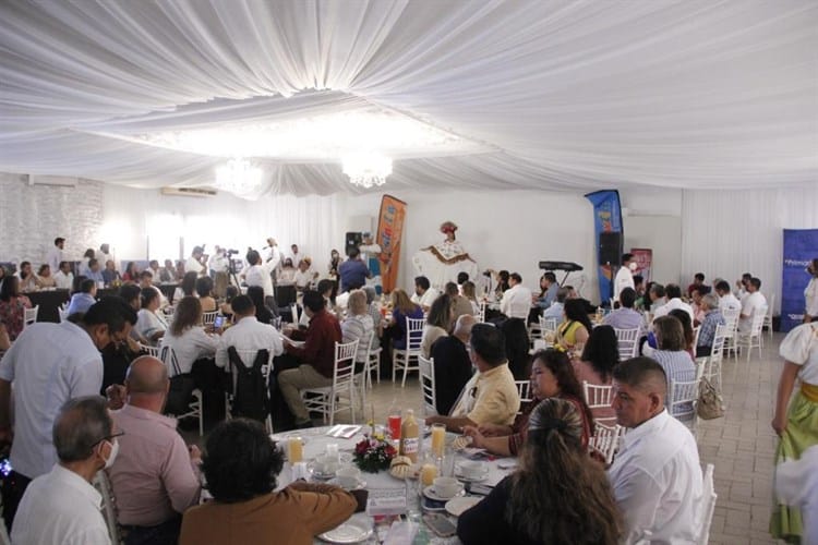 Exponen gastronomía, cultura y tradiciones de Cotaxtla en la Canaco Veracruz