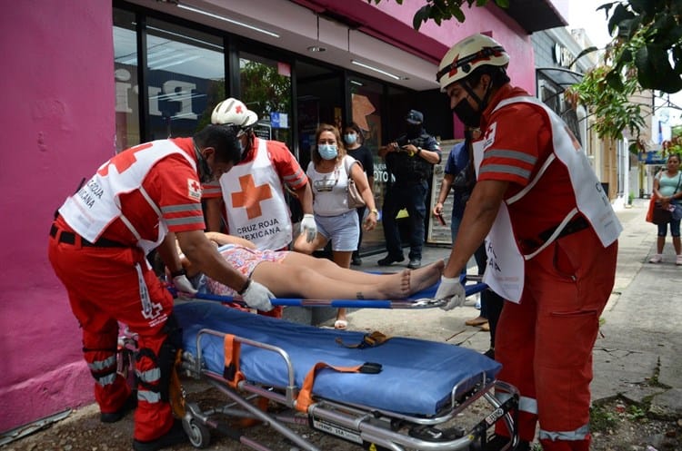 Mujer resulta lesionada al caerle un pedazo de plafón en Veracruz (+Video)