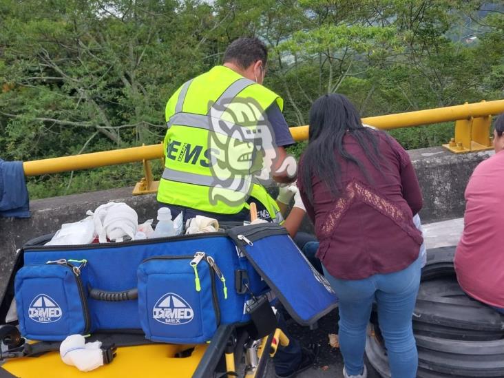 Fuerte volcadura en el libramiento Xalapa-Perote