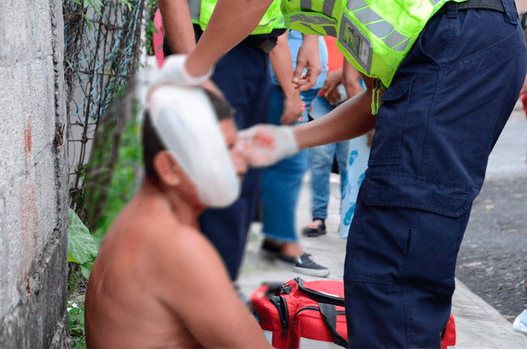 Hombre es golpeado por su compadre en la colonia El Manantial(+video)