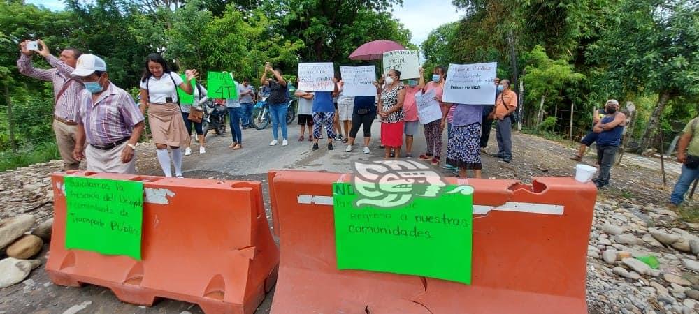 ¿Vas a Martínez de la Torre? Taxistas bloquean la carretera