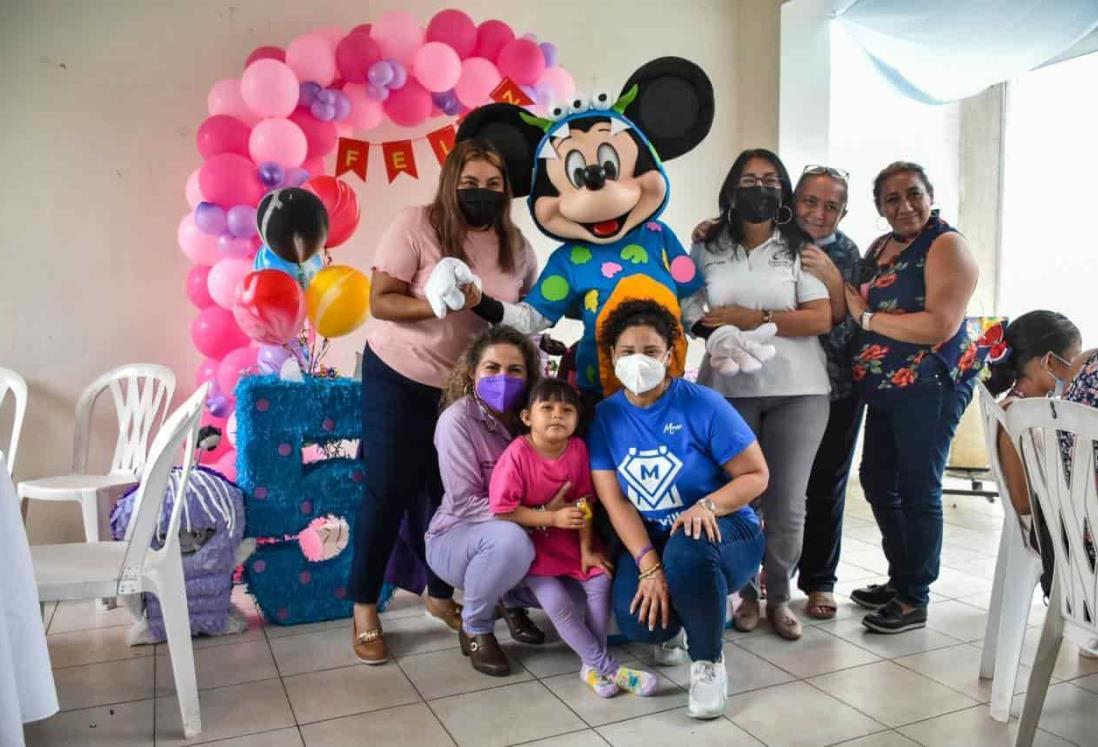 Gobierno y Fundación Maravilla festejan a Dafne, paciente con cáncer