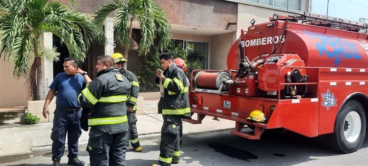 Se incendia cuarto en complejo de departamentos en la colonia Ricardo Flores Magón