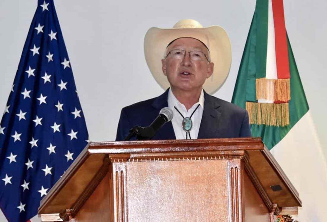 Ken Salazar pide respeto a estrategia de seguridad de México