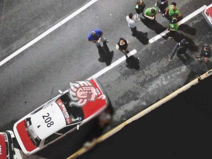 Cae desde la terraza de un antro en Orizaba; ‘guarros’ lo habrían golpeado