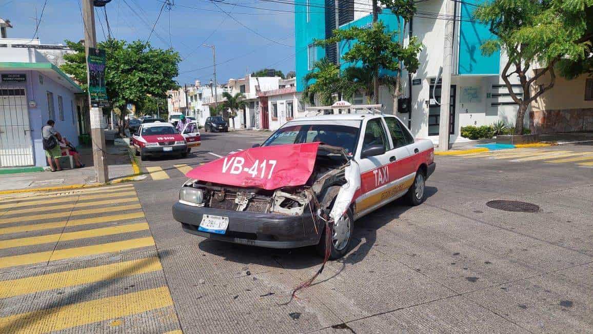 Por no respetar la preferencia provoca aparatoso accidente en Veracruz