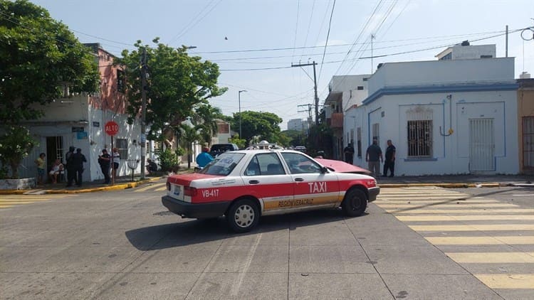 Por no respetar la preferencia provoca aparatoso accidente en Veracruz