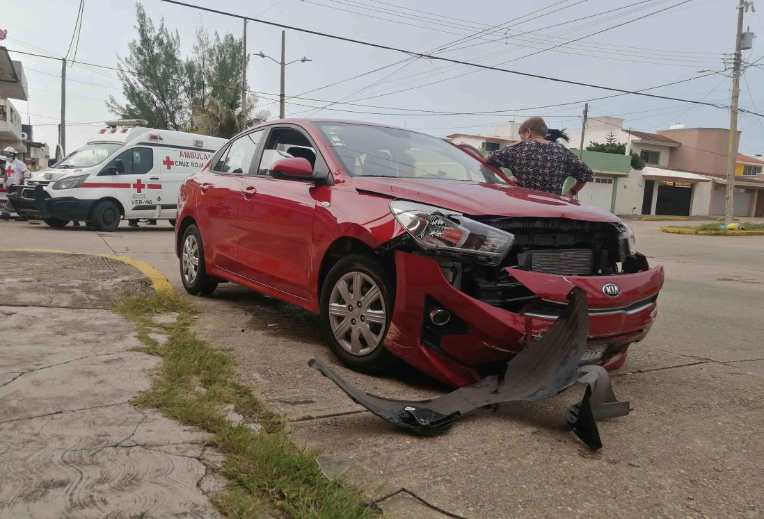 Aparatoso choque deja tres lesionados en la María de la Piedad en Coatzacoalcos