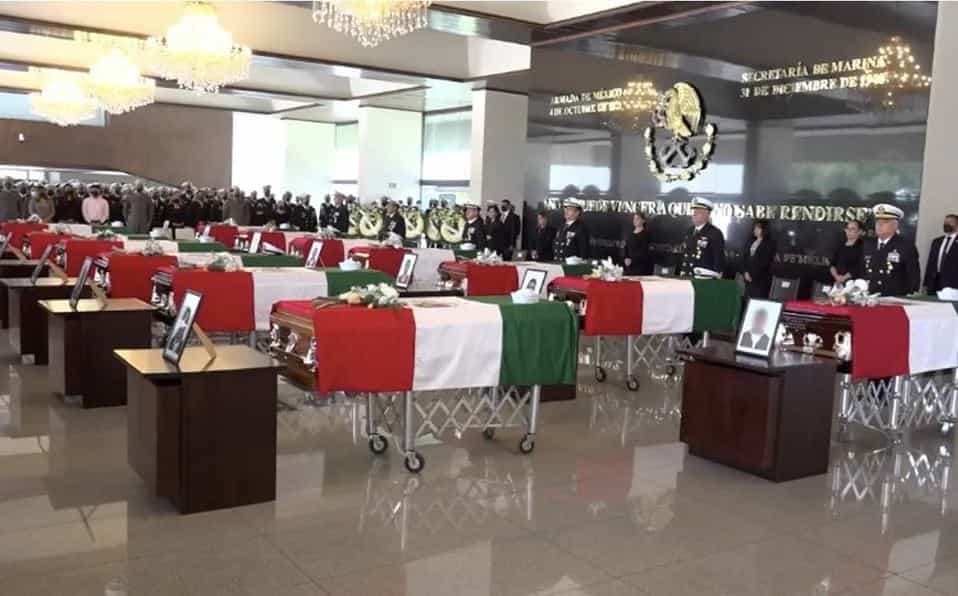 Semar rinde homenaje a los 14 marinos muertos tras desplome de helicóptero en Sinaloa