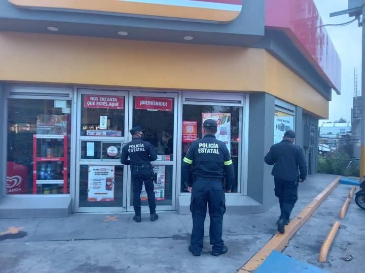 ¡De película! Ladrones hacen hueco en pared de un Oxxo para asaltarlo