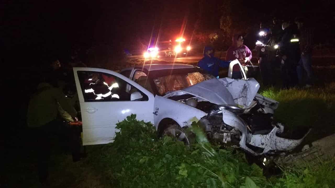 Conductor sale de la carretera a Tres Valles tras esquivar a otro automóvil